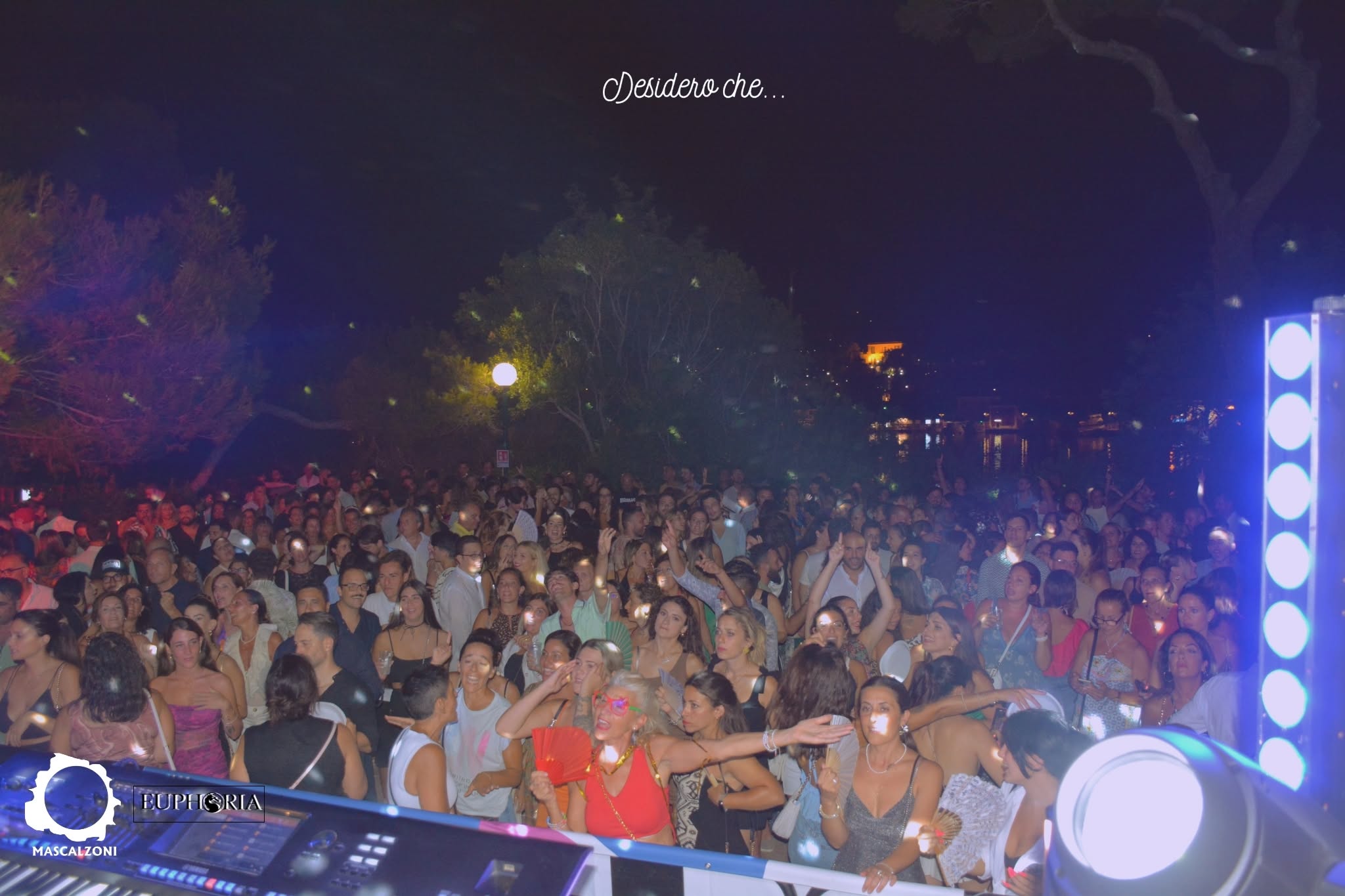 Serata all'aperto sul mare di Ischia